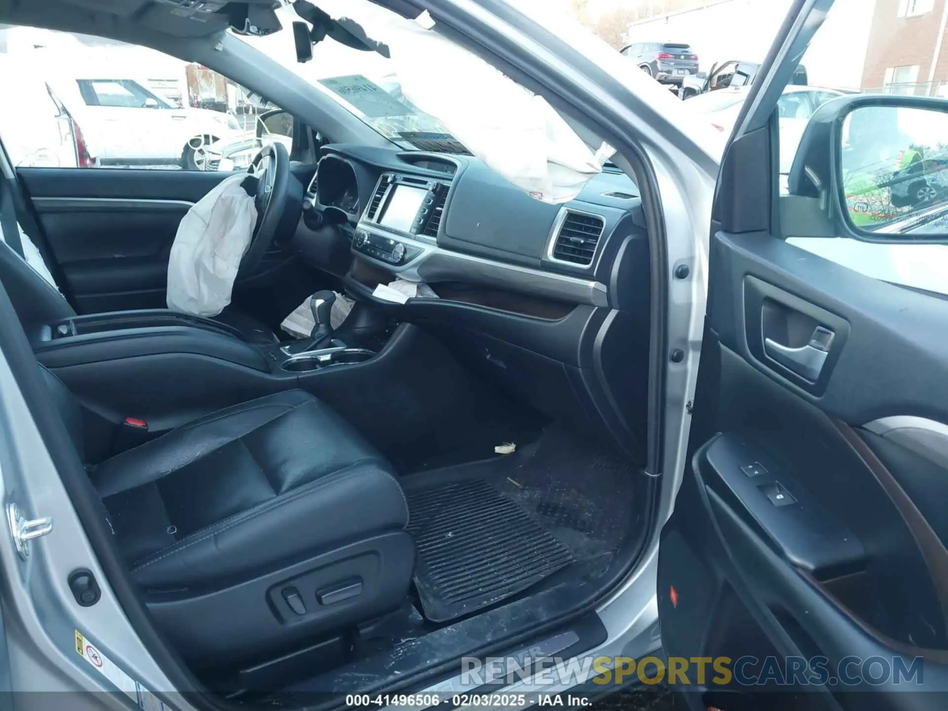5 Photograph of a damaged car 5TDDZRFH0KS999390 TOYOTA HIGHLANDER 2019
