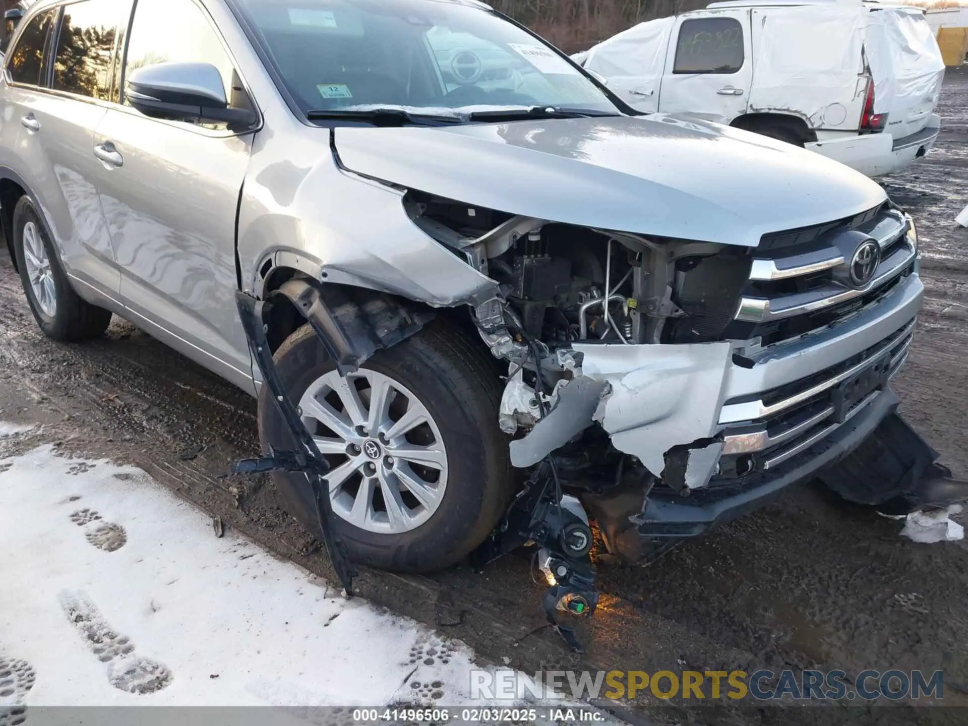 6 Photograph of a damaged car 5TDDZRFH0KS999390 TOYOTA HIGHLANDER 2019