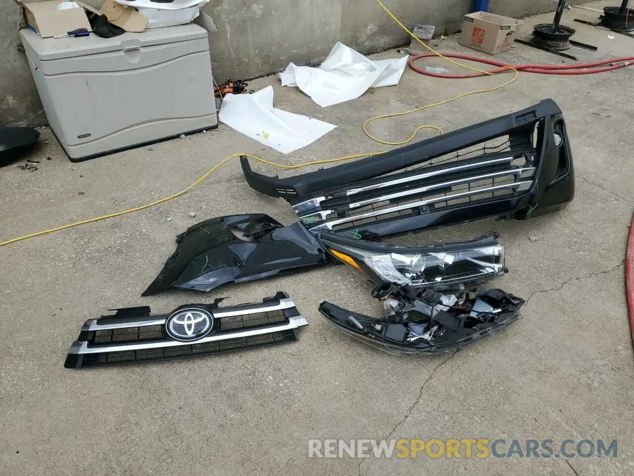 13 Photograph of a damaged car 5TDDZRFH1KS701297 TOYOTA HIGHLANDER 2019