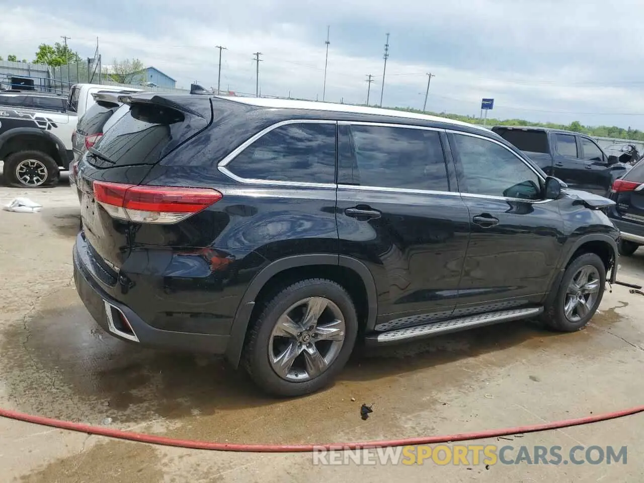 3 Photograph of a damaged car 5TDDZRFH1KS701297 TOYOTA HIGHLANDER 2019