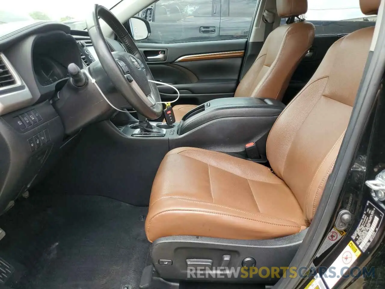 7 Photograph of a damaged car 5TDDZRFH1KS701297 TOYOTA HIGHLANDER 2019
