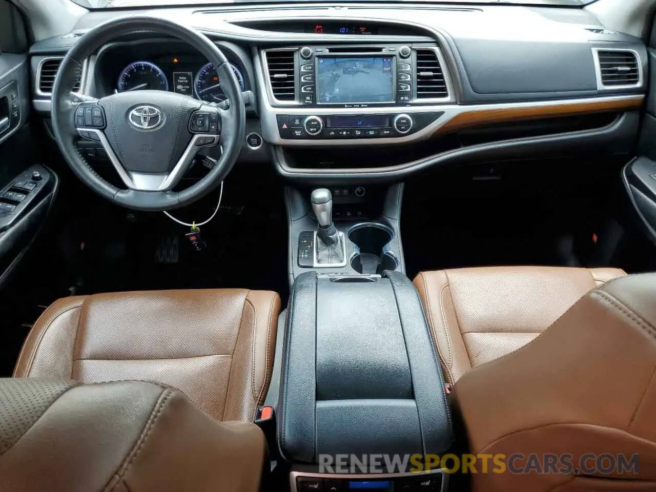 8 Photograph of a damaged car 5TDDZRFH1KS701297 TOYOTA HIGHLANDER 2019