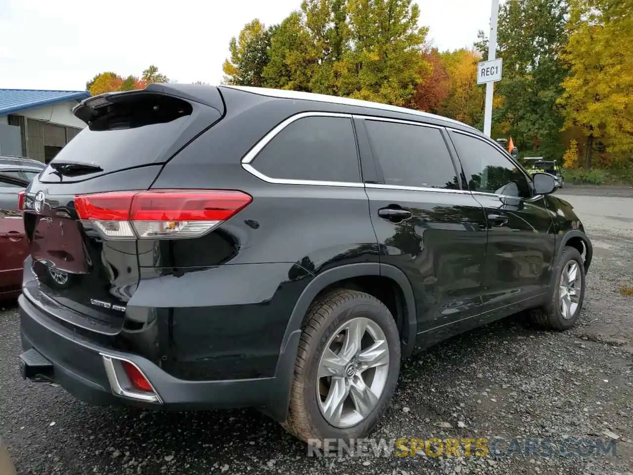 4 Photograph of a damaged car 5TDDZRFH1KS733411 TOYOTA HIGHLANDER 2019