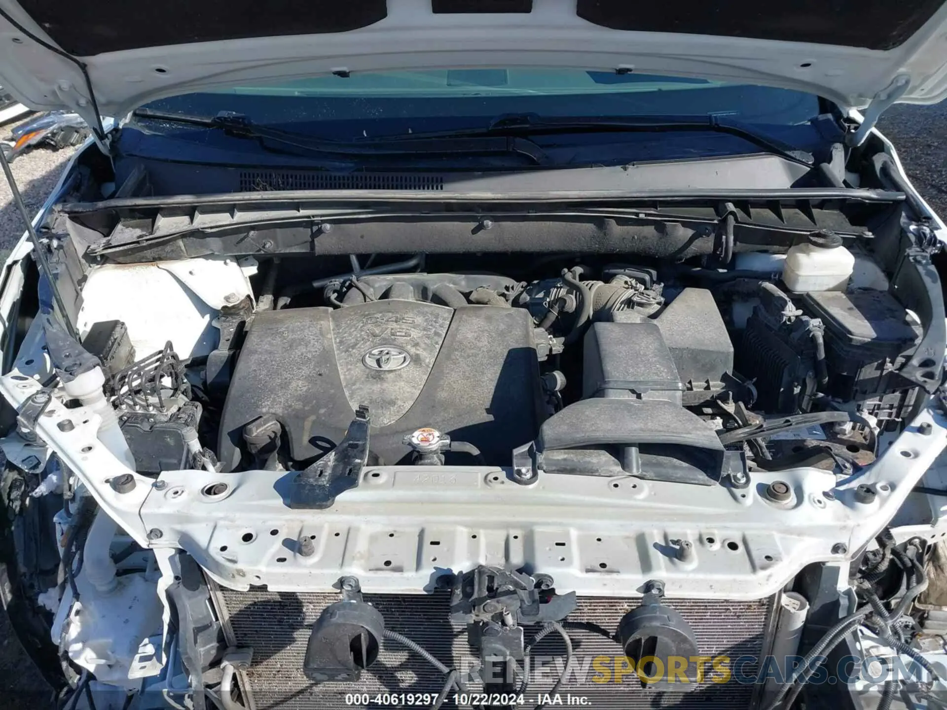 10 Photograph of a damaged car 5TDDZRFH1KS745901 TOYOTA HIGHLANDER 2019
