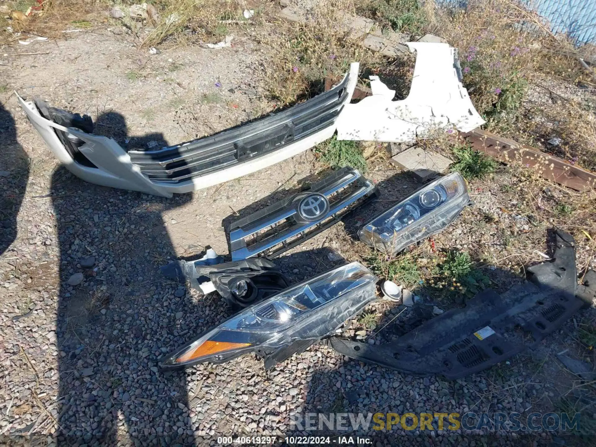12 Photograph of a damaged car 5TDDZRFH1KS745901 TOYOTA HIGHLANDER 2019
