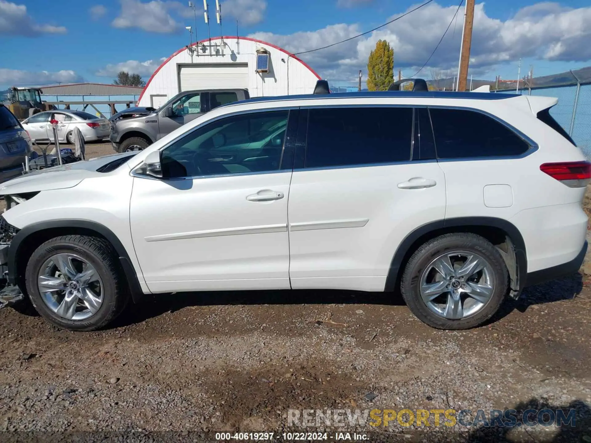 15 Photograph of a damaged car 5TDDZRFH1KS745901 TOYOTA HIGHLANDER 2019