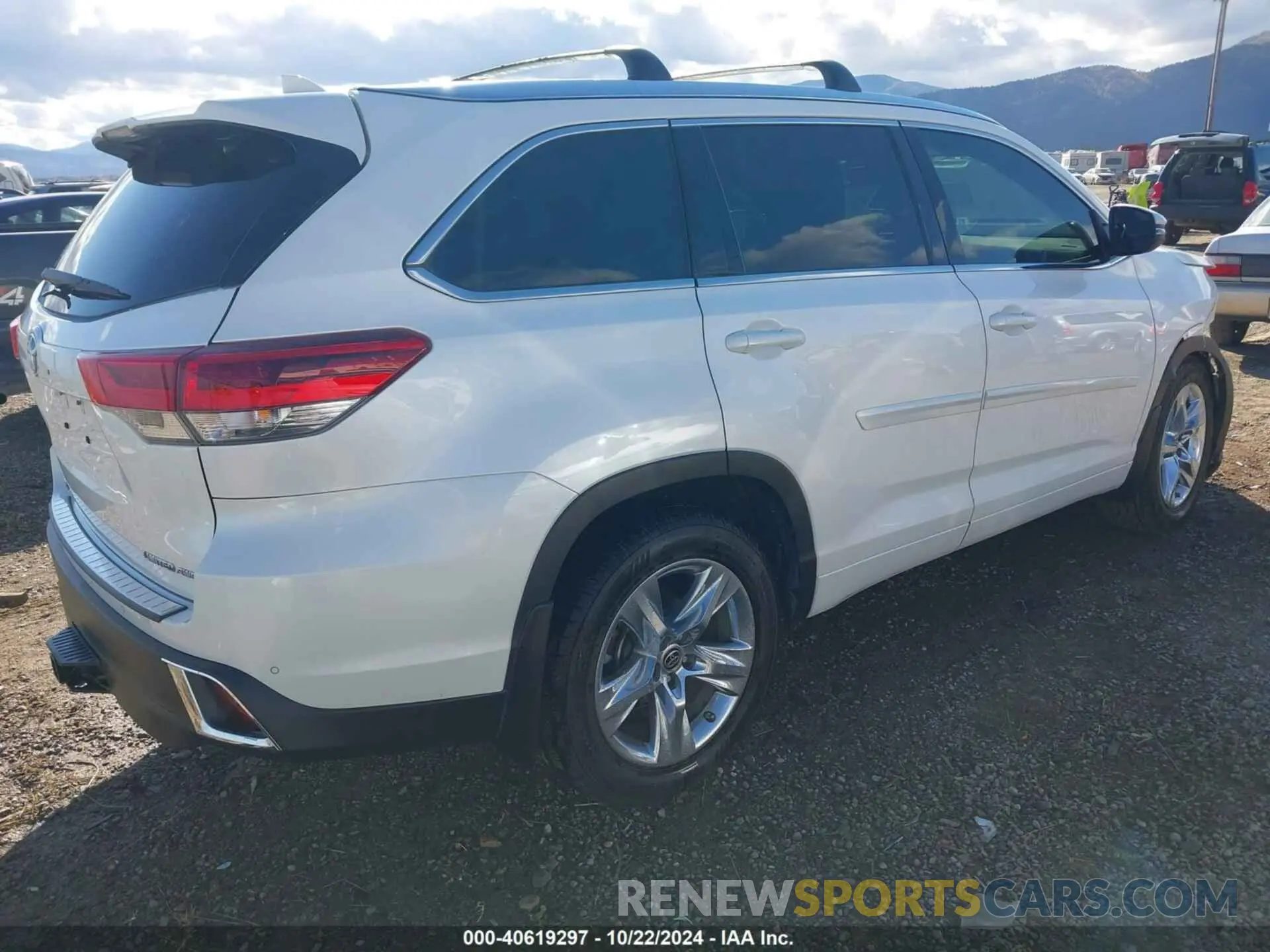 4 Photograph of a damaged car 5TDDZRFH1KS745901 TOYOTA HIGHLANDER 2019
