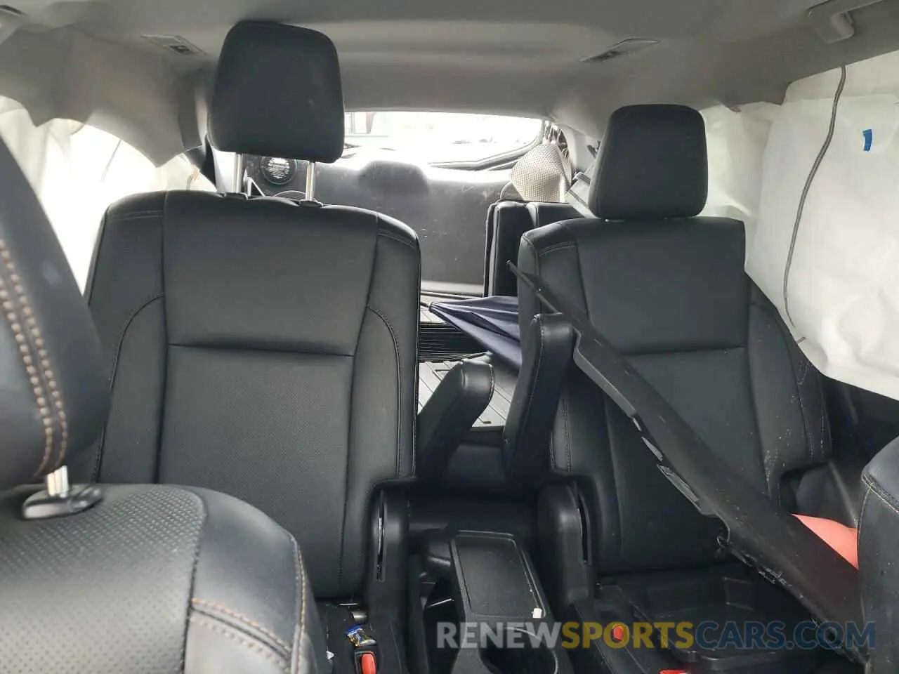 10 Photograph of a damaged car 5TDDZRFH1KS747745 TOYOTA HIGHLANDER 2019