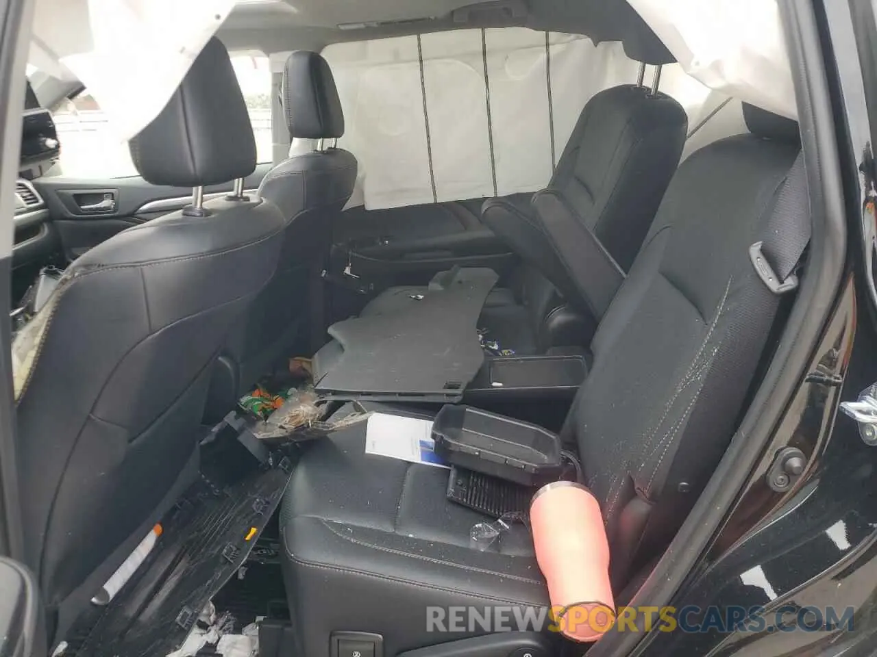 11 Photograph of a damaged car 5TDDZRFH1KS747745 TOYOTA HIGHLANDER 2019