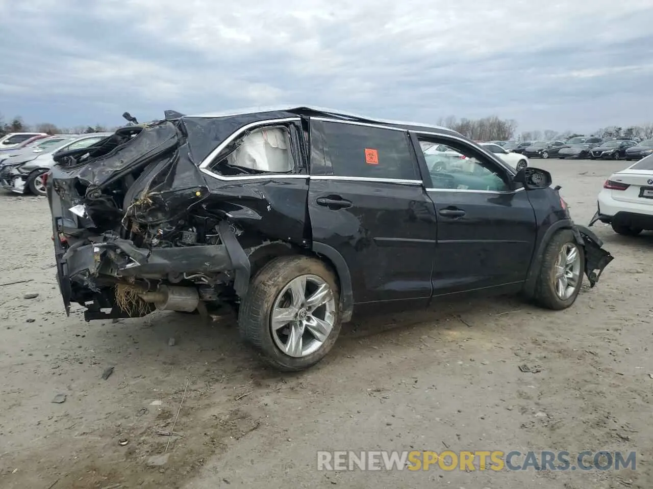 3 Photograph of a damaged car 5TDDZRFH1KS747745 TOYOTA HIGHLANDER 2019