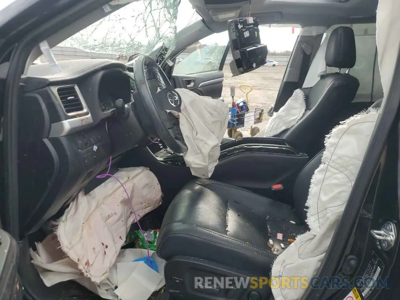 7 Photograph of a damaged car 5TDDZRFH1KS747745 TOYOTA HIGHLANDER 2019