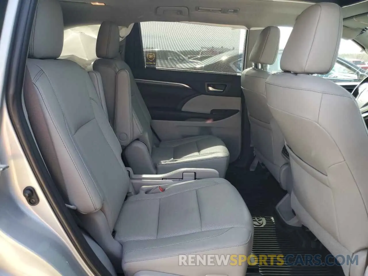 11 Photograph of a damaged car 5TDDZRFH1KS925430 TOYOTA HIGHLANDER 2019