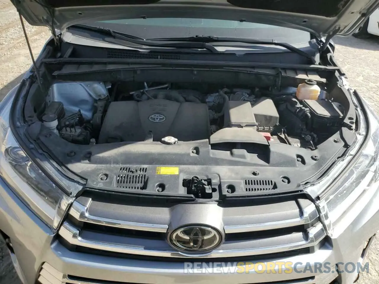 12 Photograph of a damaged car 5TDDZRFH1KS925430 TOYOTA HIGHLANDER 2019