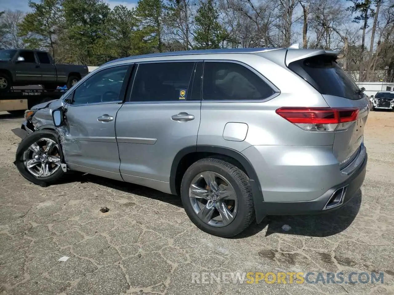 2 Photograph of a damaged car 5TDDZRFH1KS925430 TOYOTA HIGHLANDER 2019