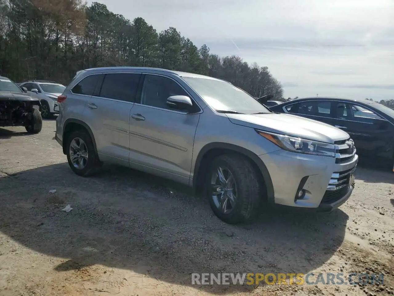 4 Photograph of a damaged car 5TDDZRFH1KS925430 TOYOTA HIGHLANDER 2019