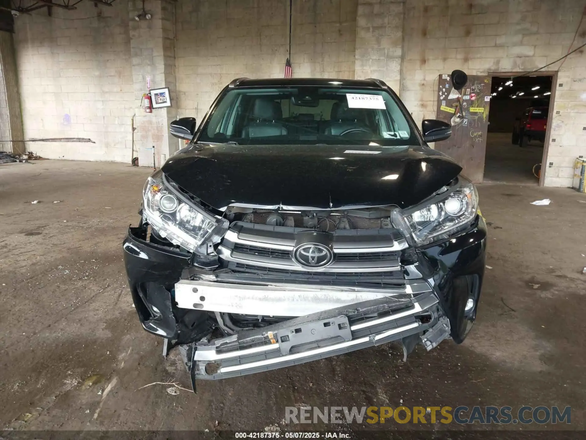 12 Photograph of a damaged car 5TDDZRFH1KS944074 TOYOTA HIGHLANDER 2019
