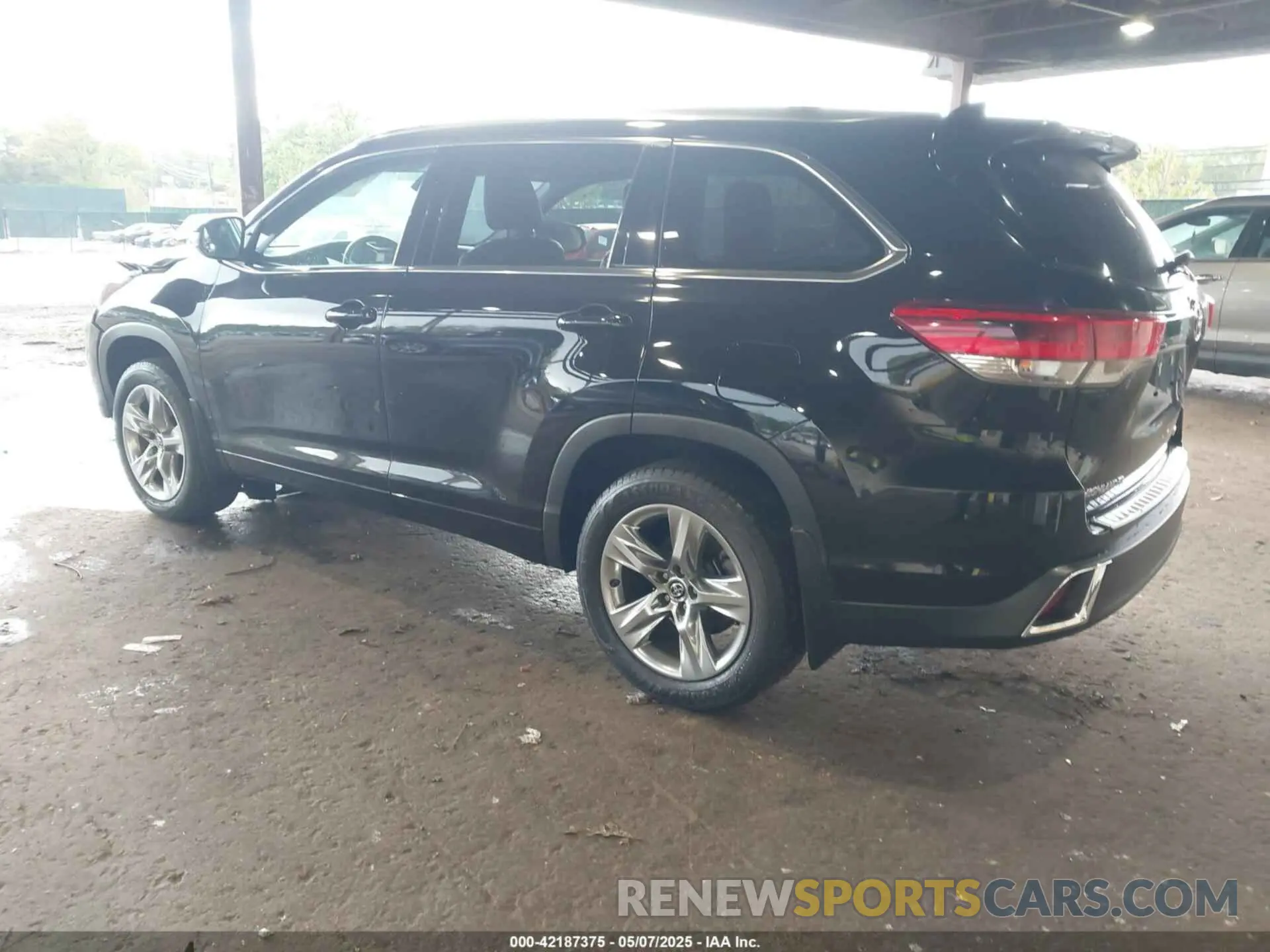3 Photograph of a damaged car 5TDDZRFH1KS944074 TOYOTA HIGHLANDER 2019