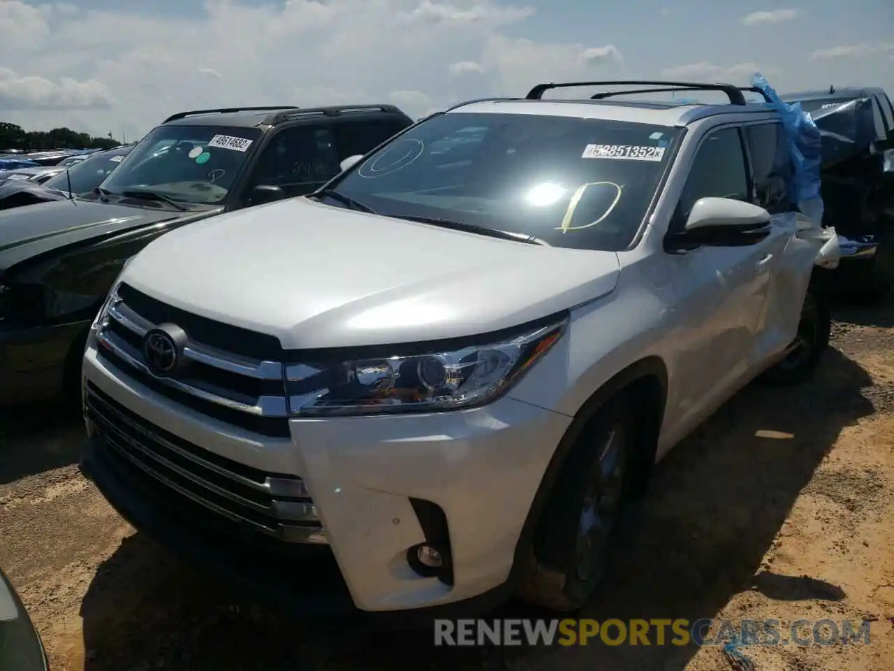 2 Photograph of a damaged car 5TDDZRFH1KS963191 TOYOTA HIGHLANDER 2019