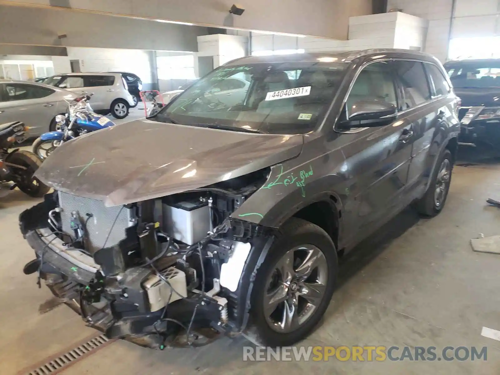 2 Photograph of a damaged car 5TDDZRFH1KS975261 TOYOTA HIGHLANDER 2019