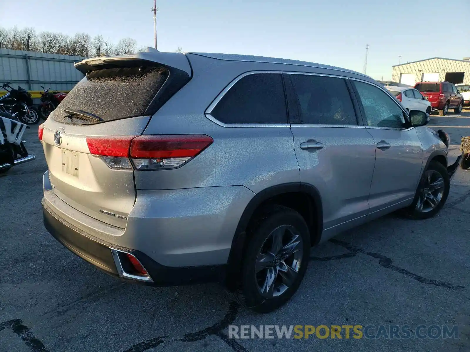 4 Photograph of a damaged car 5TDDZRFH1KS980301 TOYOTA HIGHLANDER 2019