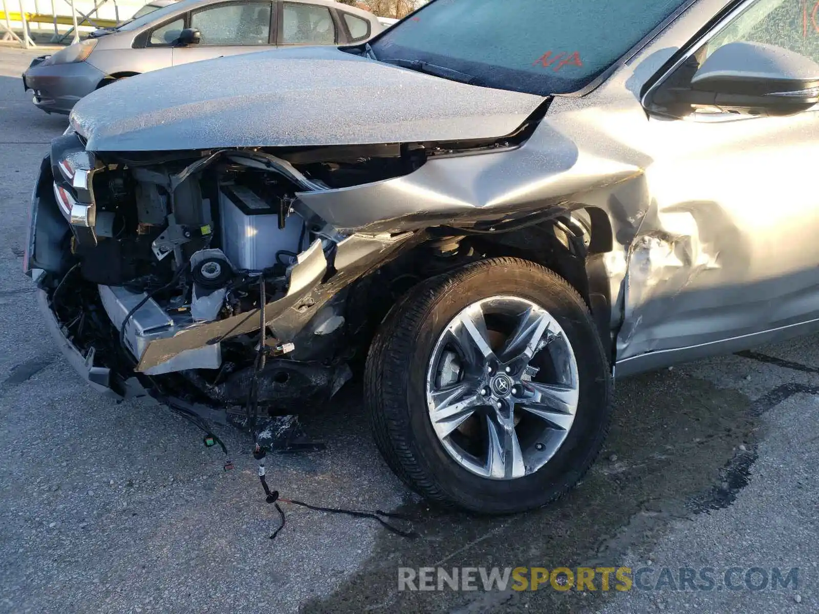 9 Photograph of a damaged car 5TDDZRFH1KS980301 TOYOTA HIGHLANDER 2019