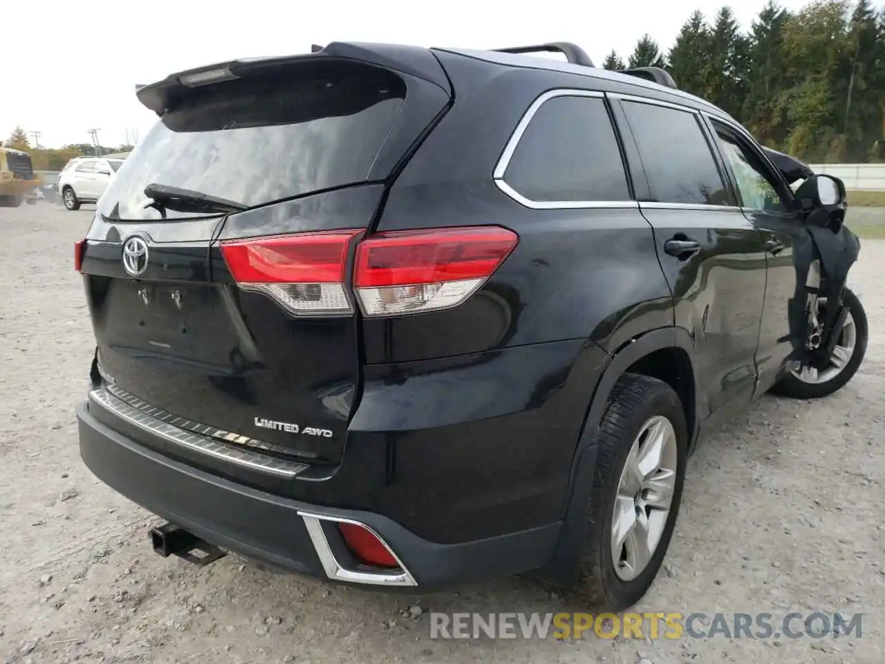 4 Photograph of a damaged car 5TDDZRFH1KS984350 TOYOTA HIGHLANDER 2019