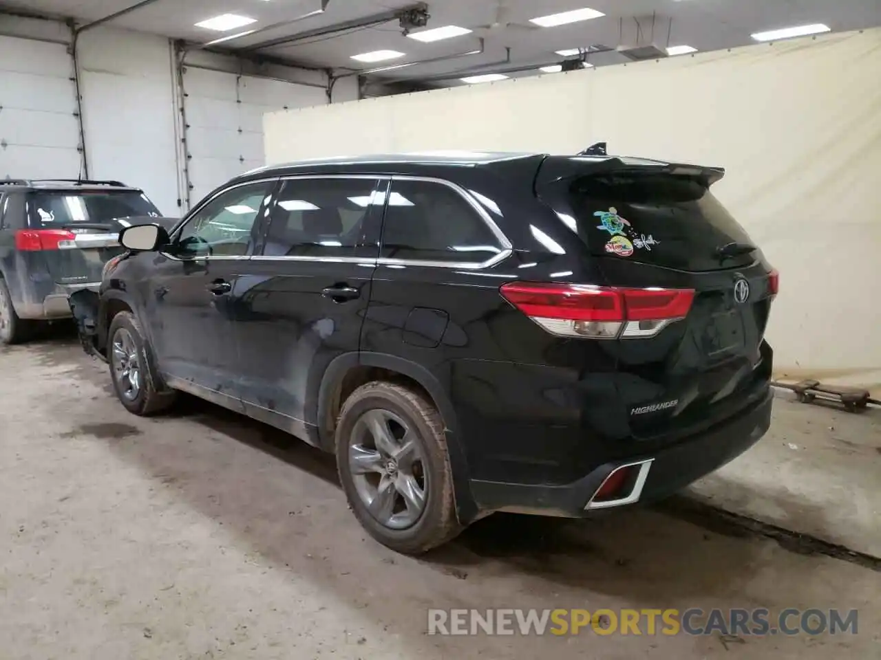 3 Photograph of a damaged car 5TDDZRFH2KS706220 TOYOTA HIGHLANDER 2019