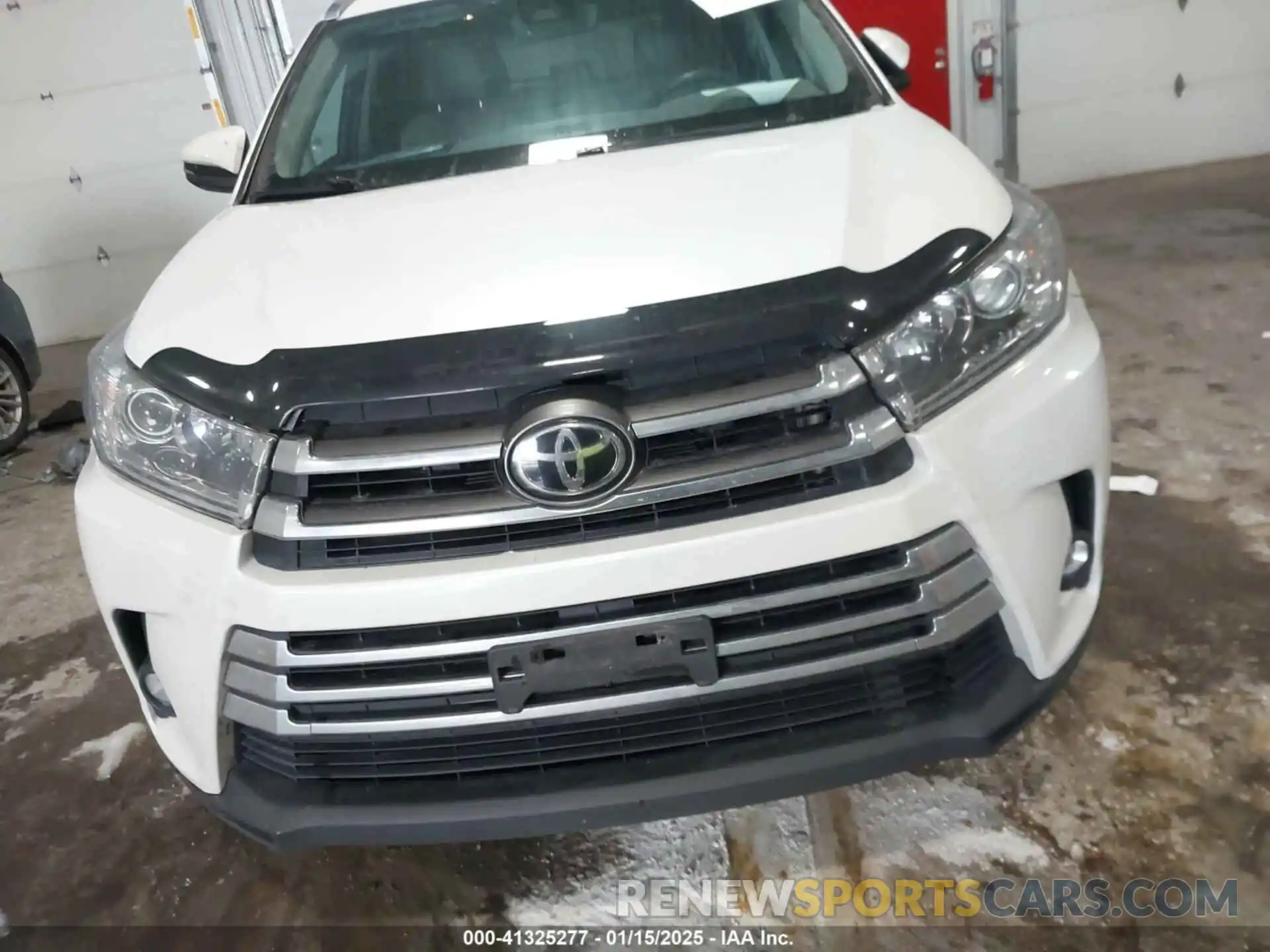 11 Photograph of a damaged car 5TDDZRFH2KS714611 TOYOTA HIGHLANDER 2019