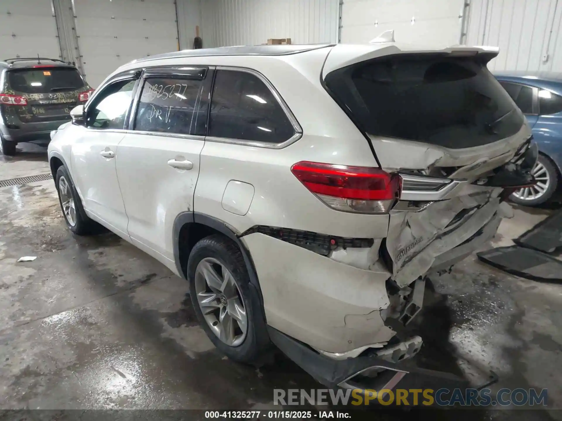 3 Photograph of a damaged car 5TDDZRFH2KS714611 TOYOTA HIGHLANDER 2019