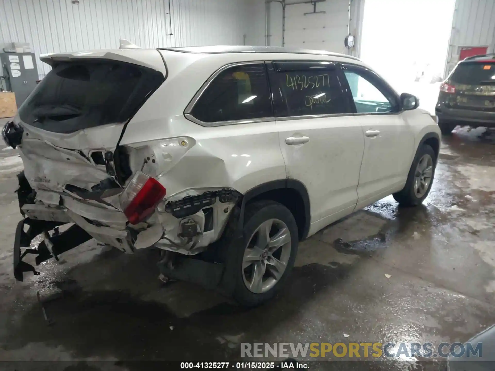 4 Photograph of a damaged car 5TDDZRFH2KS714611 TOYOTA HIGHLANDER 2019