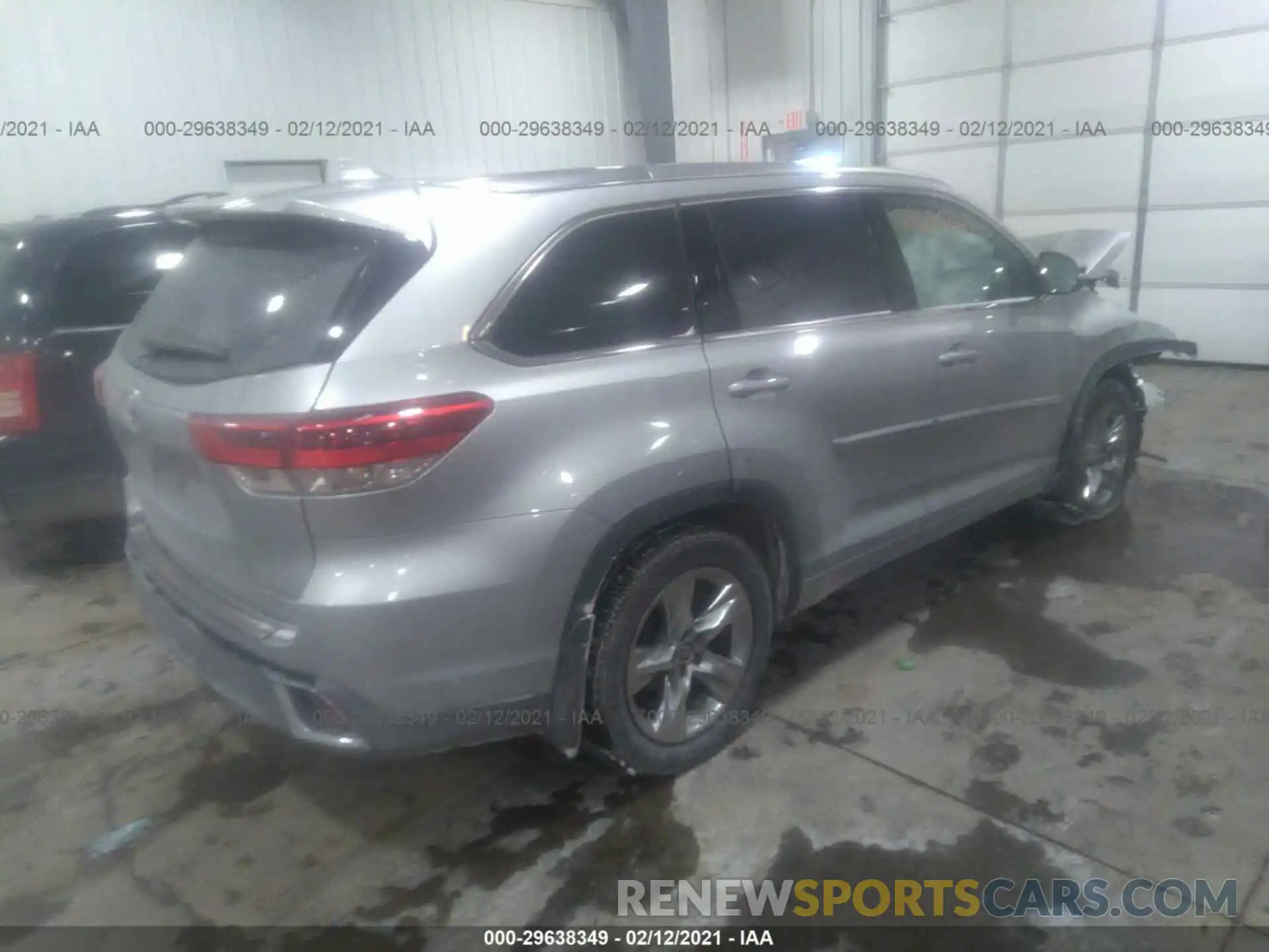 4 Photograph of a damaged car 5TDDZRFH2KS735037 TOYOTA HIGHLANDER 2019