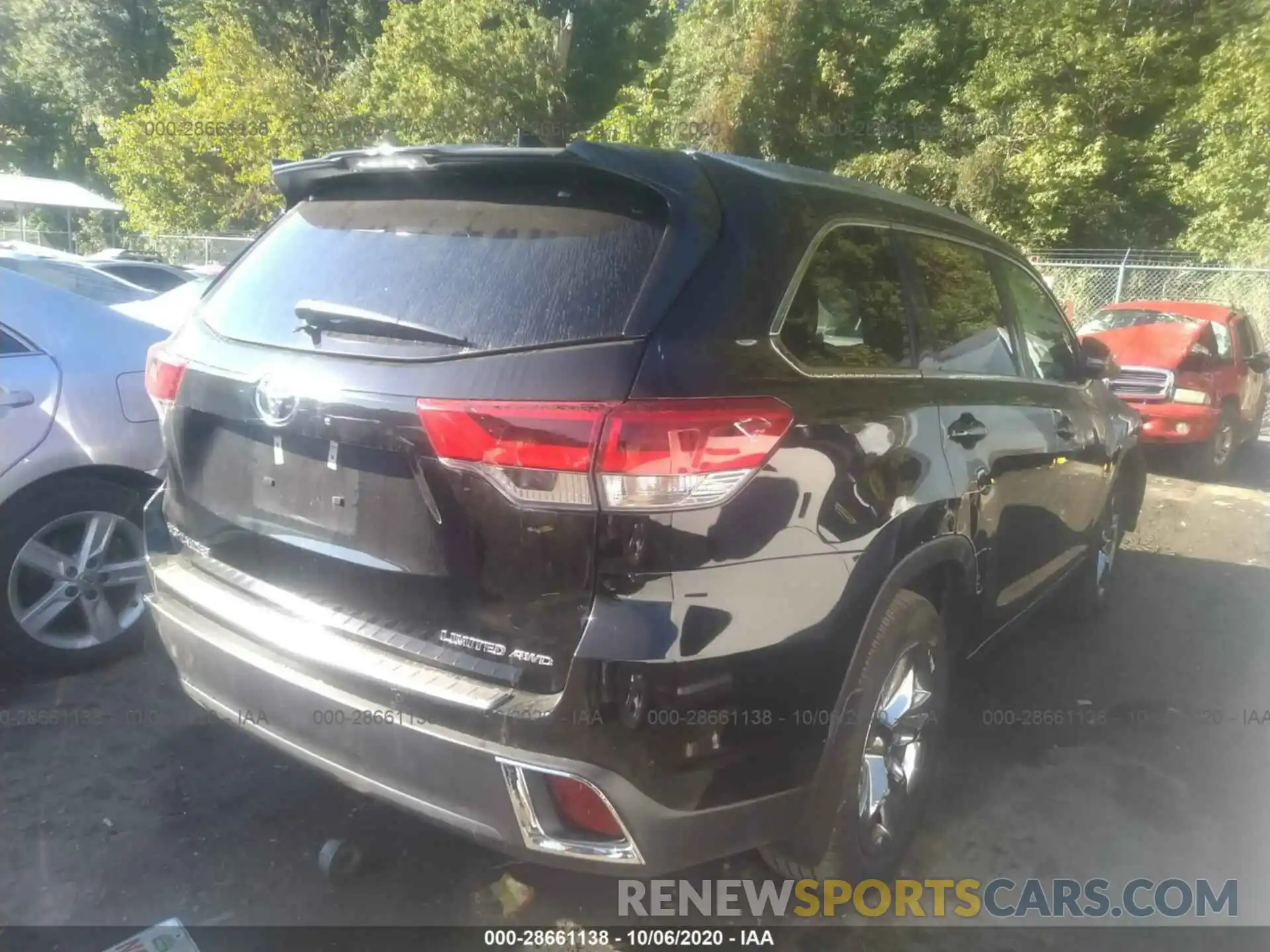 4 Photograph of a damaged car 5TDDZRFH2KS738858 TOYOTA HIGHLANDER 2019