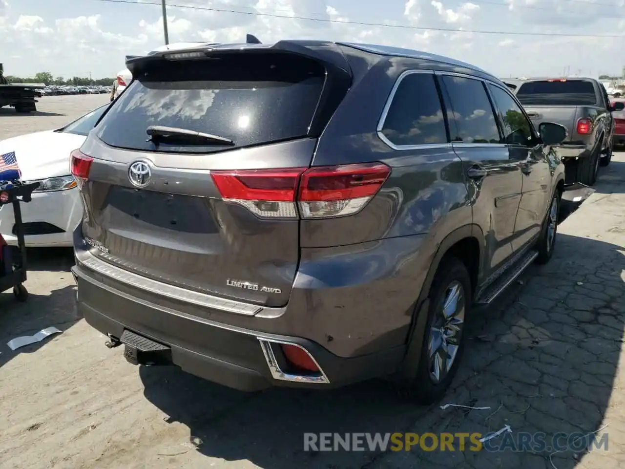 4 Photograph of a damaged car 5TDDZRFH2KS739931 TOYOTA HIGHLANDER 2019