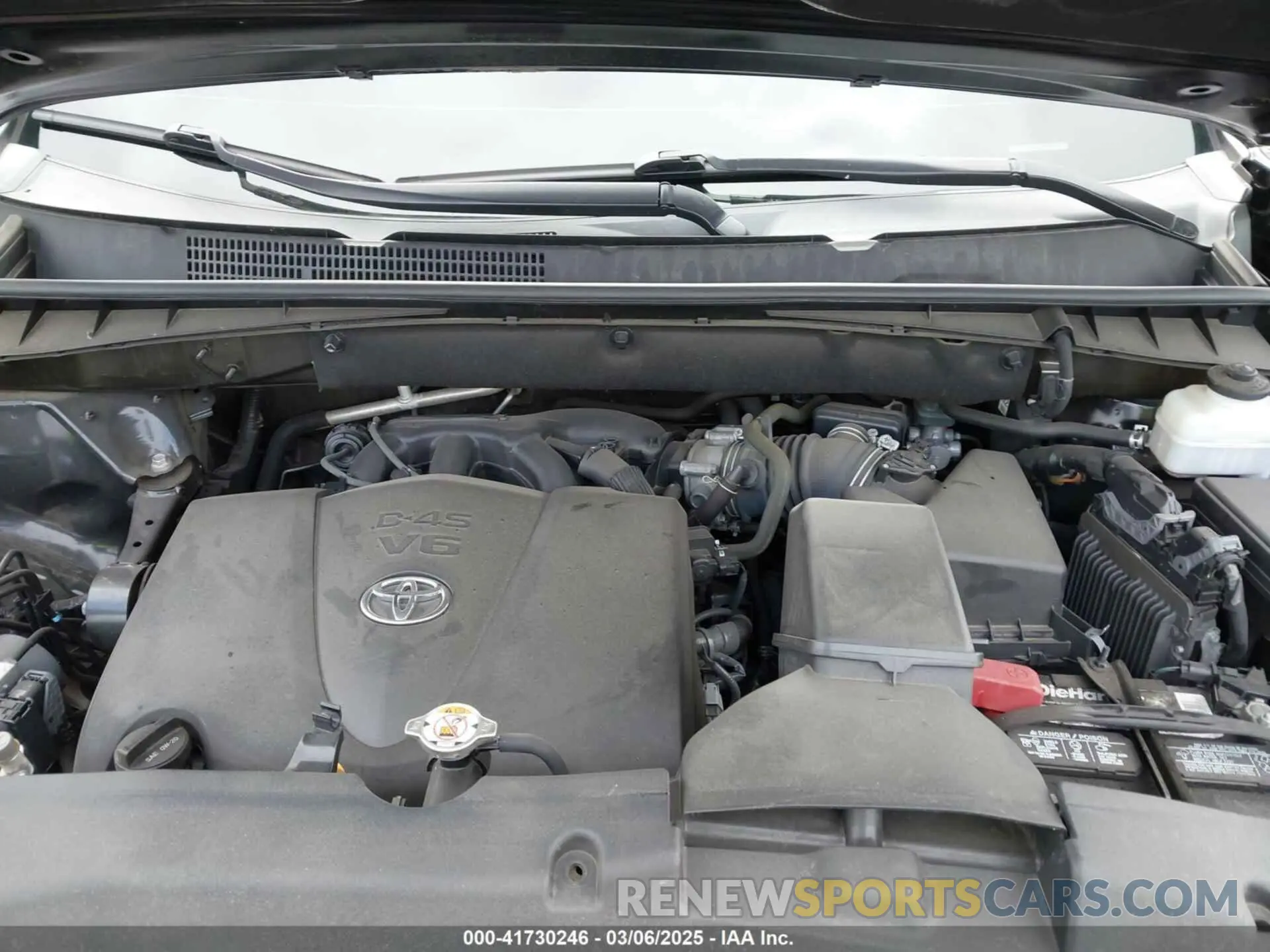 10 Photograph of a damaged car 5TDDZRFH2KS743252 TOYOTA HIGHLANDER 2019