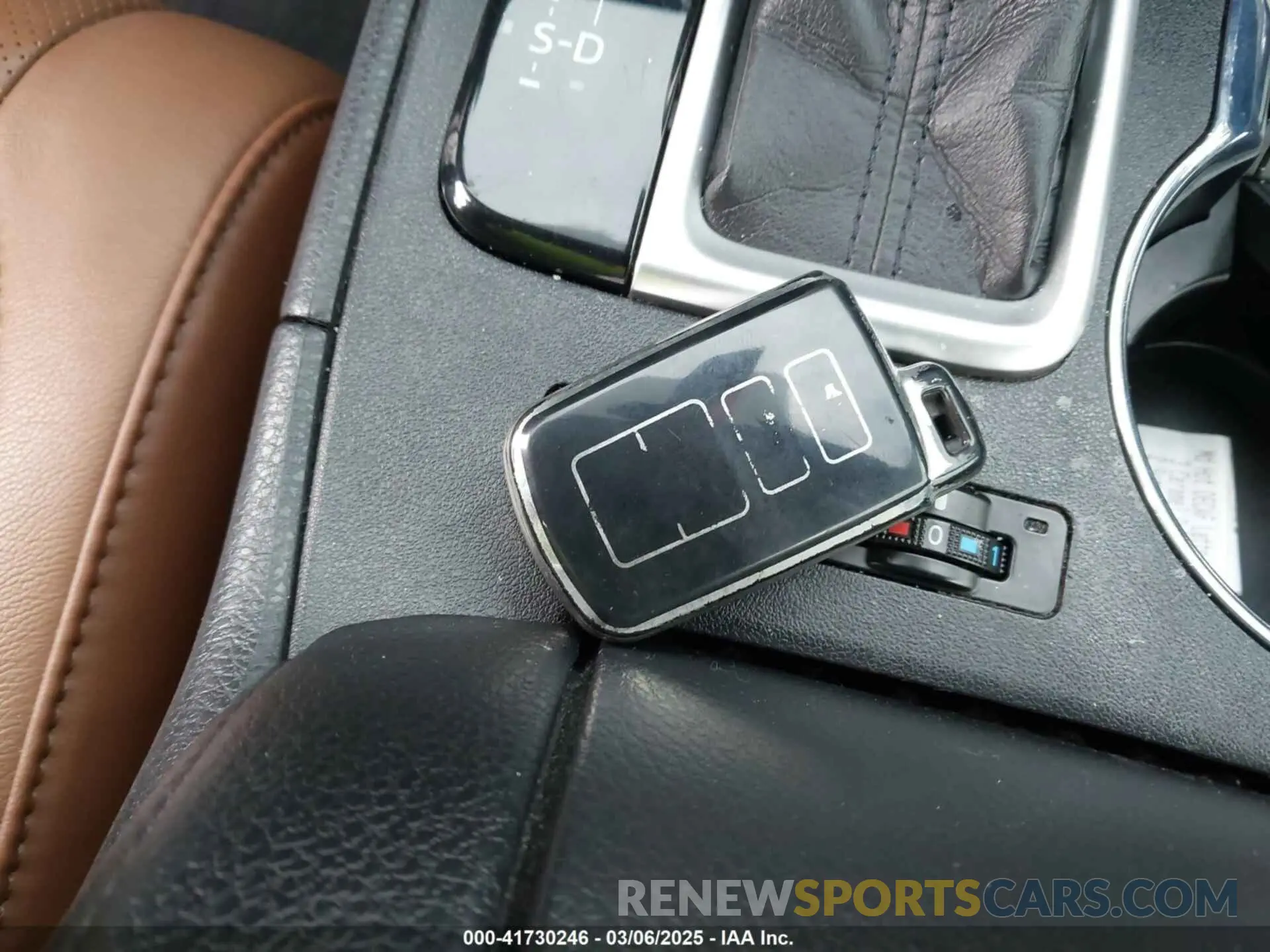 11 Photograph of a damaged car 5TDDZRFH2KS743252 TOYOTA HIGHLANDER 2019