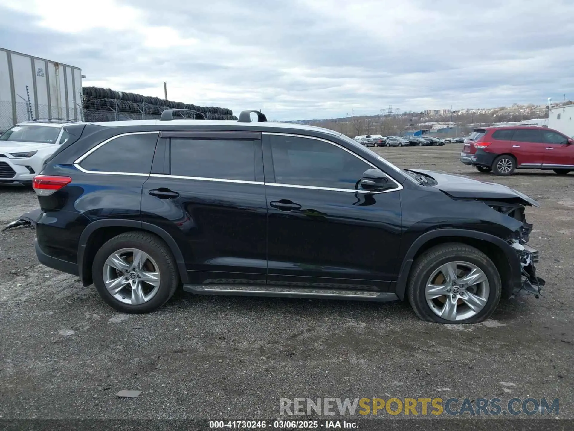 14 Photograph of a damaged car 5TDDZRFH2KS743252 TOYOTA HIGHLANDER 2019