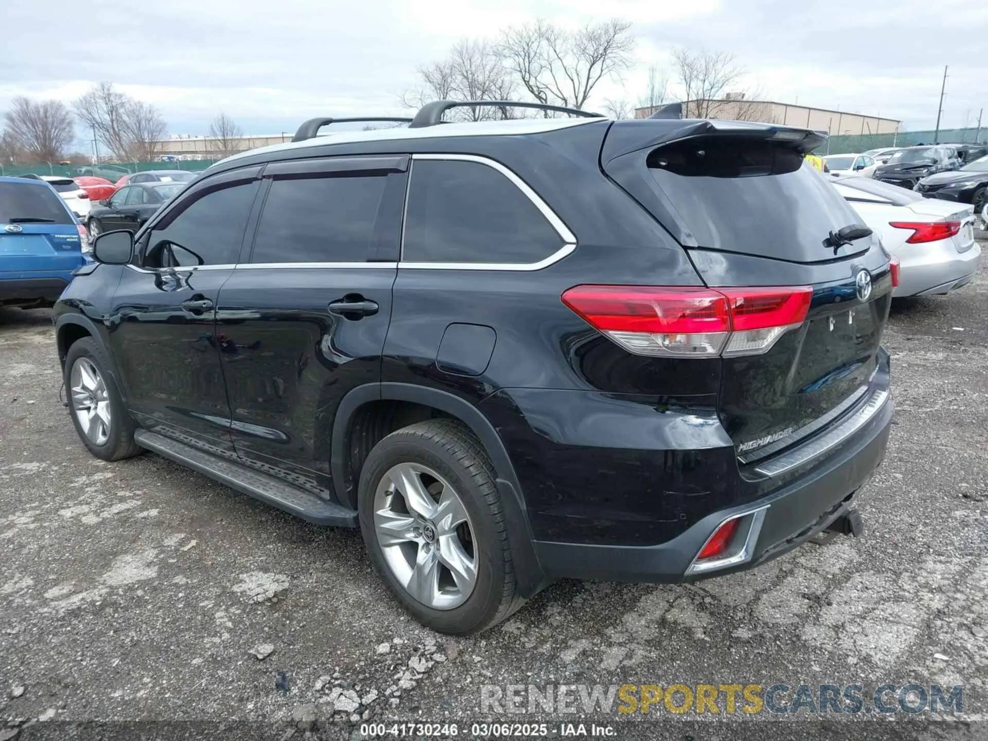 3 Photograph of a damaged car 5TDDZRFH2KS743252 TOYOTA HIGHLANDER 2019
