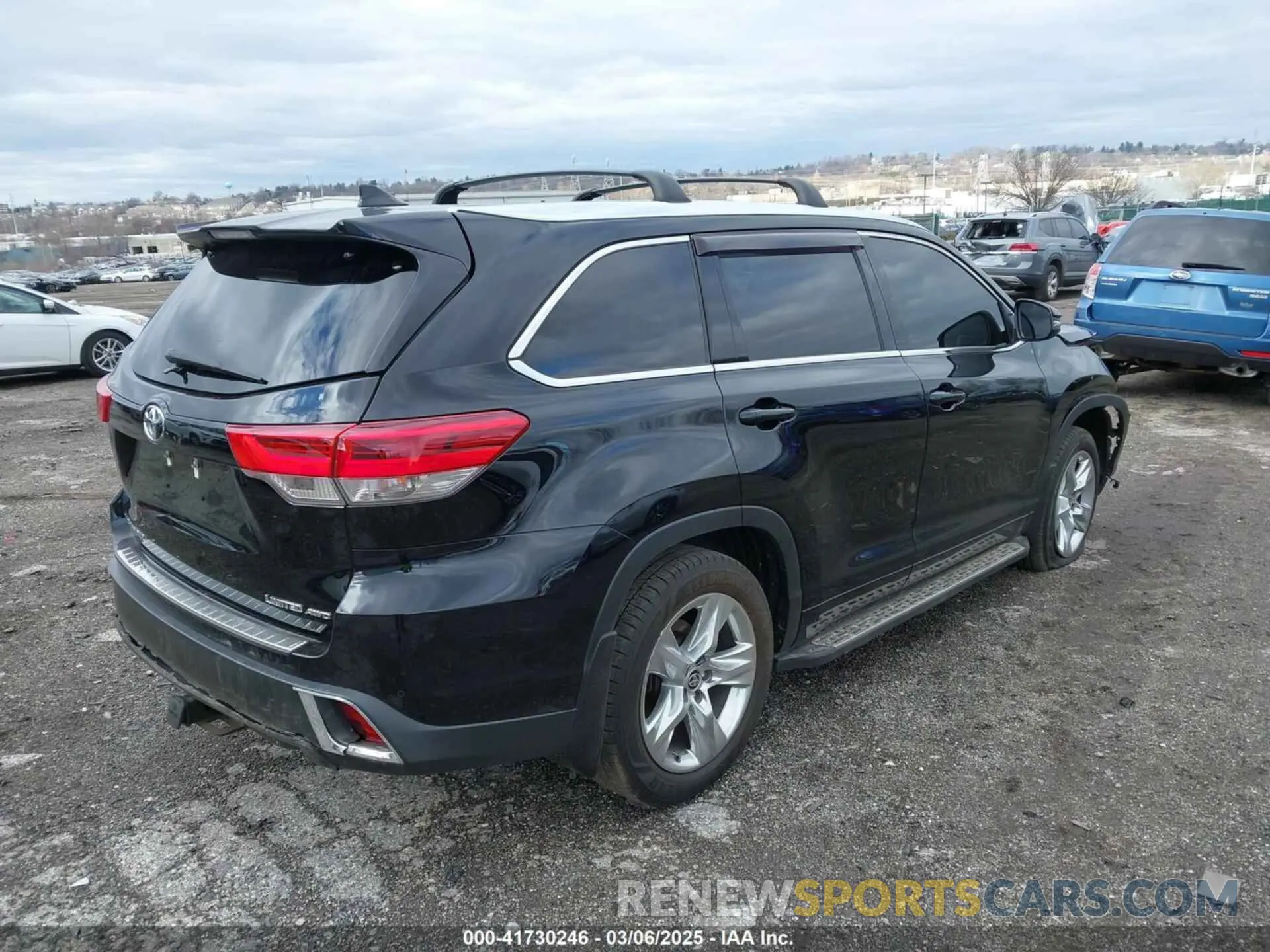4 Photograph of a damaged car 5TDDZRFH2KS743252 TOYOTA HIGHLANDER 2019