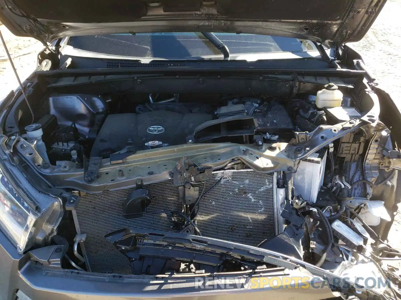 7 Photograph of a damaged car 5TDDZRFH2KS922682 TOYOTA HIGHLANDER 2019