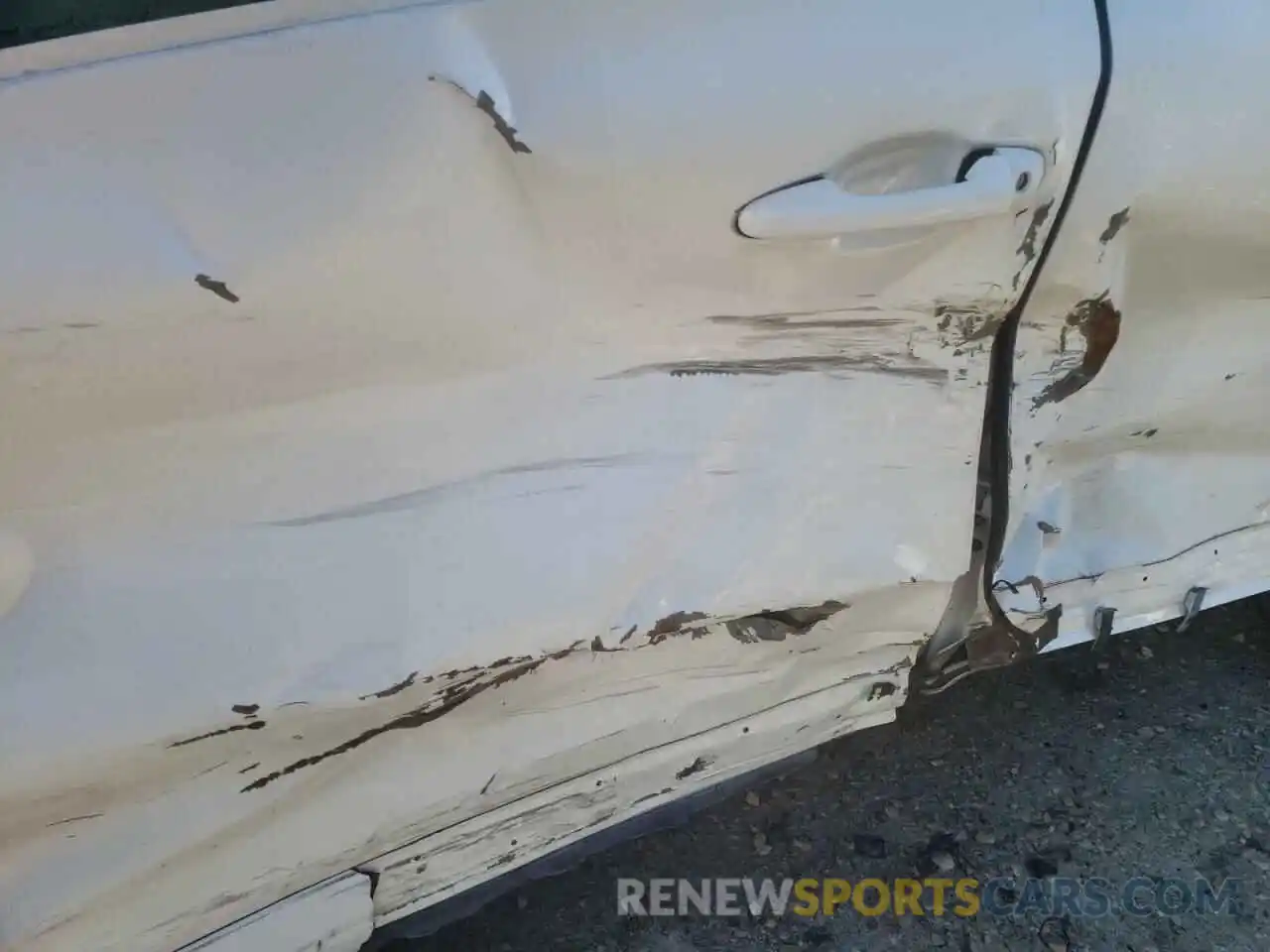 10 Photograph of a damaged car 5TDDZRFH2KS927820 TOYOTA HIGHLANDER 2019