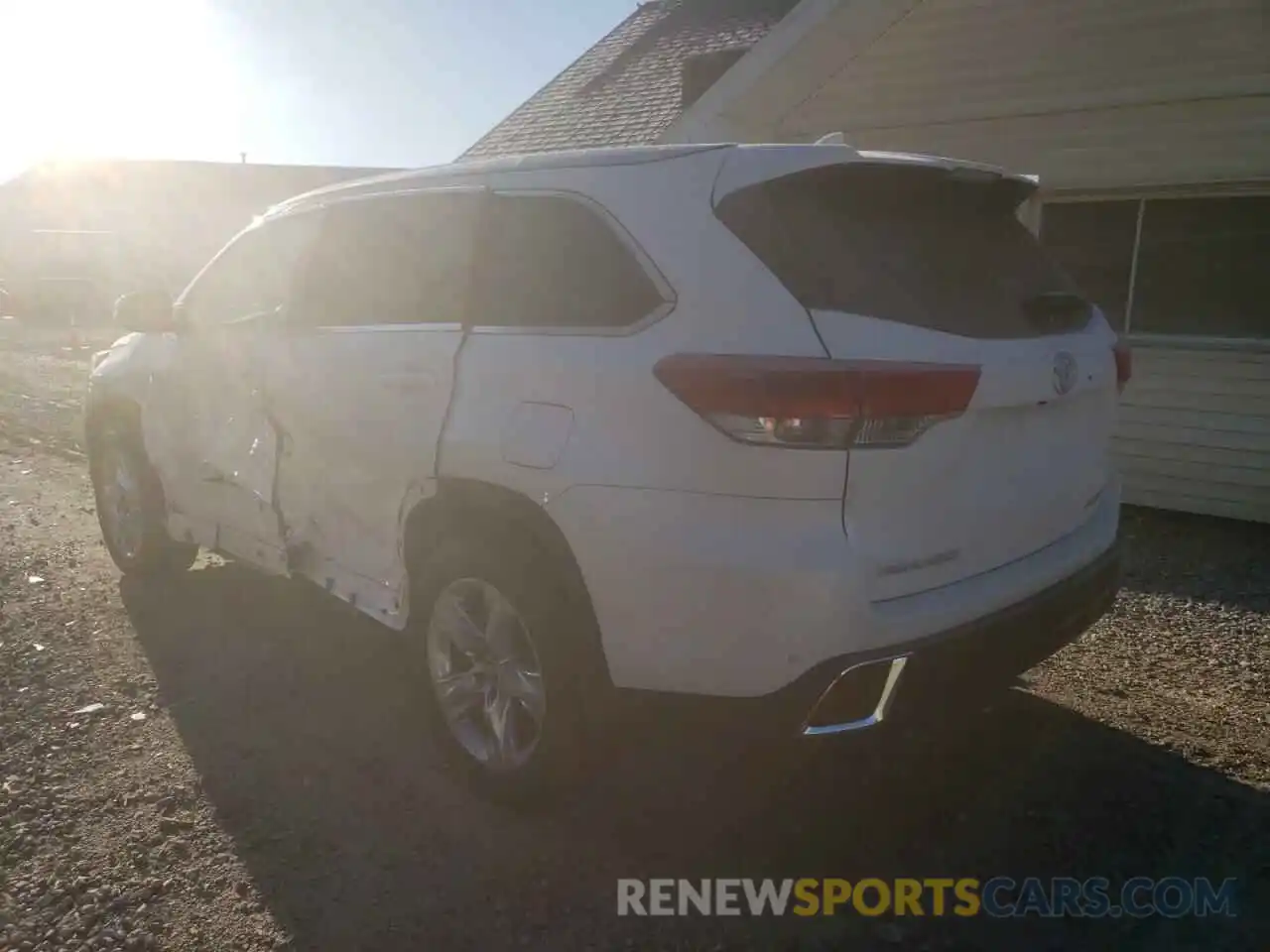 3 Photograph of a damaged car 5TDDZRFH2KS927820 TOYOTA HIGHLANDER 2019