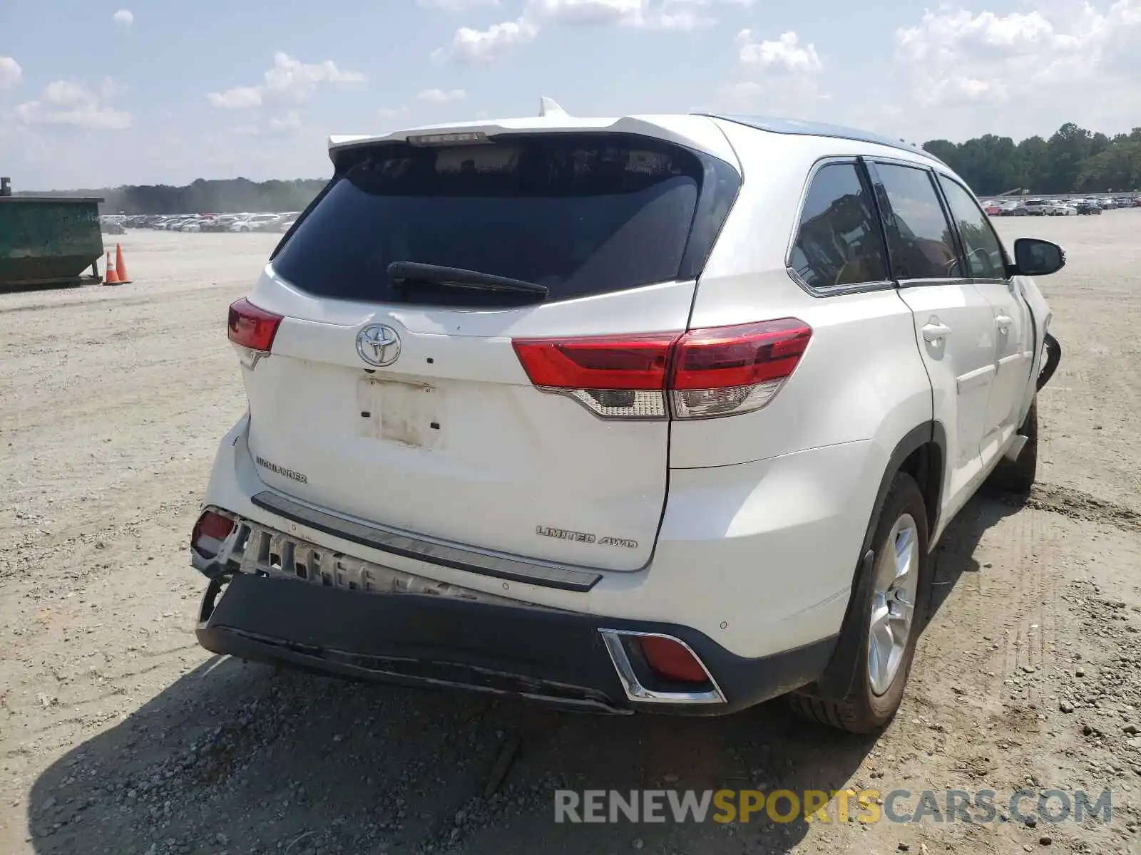 4 Photograph of a damaged car 5TDDZRFH2KS953298 TOYOTA HIGHLANDER 2019