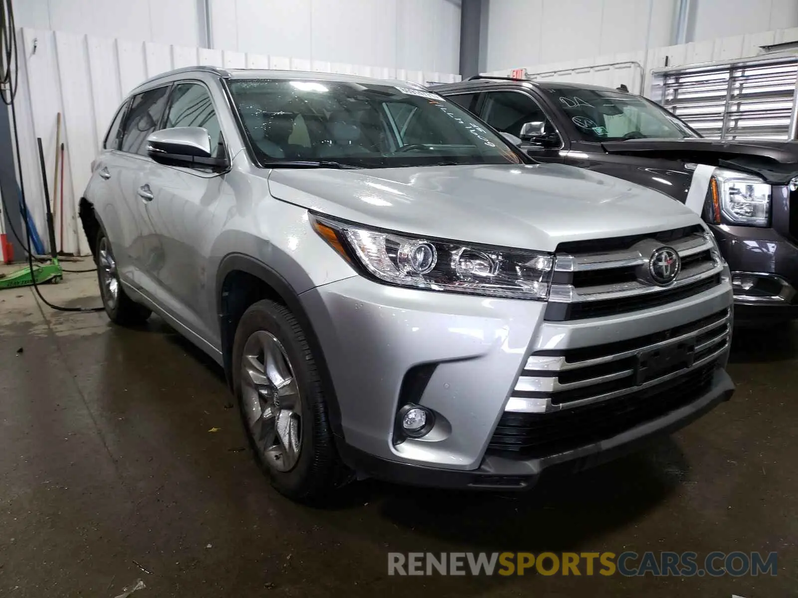1 Photograph of a damaged car 5TDDZRFH2KS962485 TOYOTA HIGHLANDER 2019