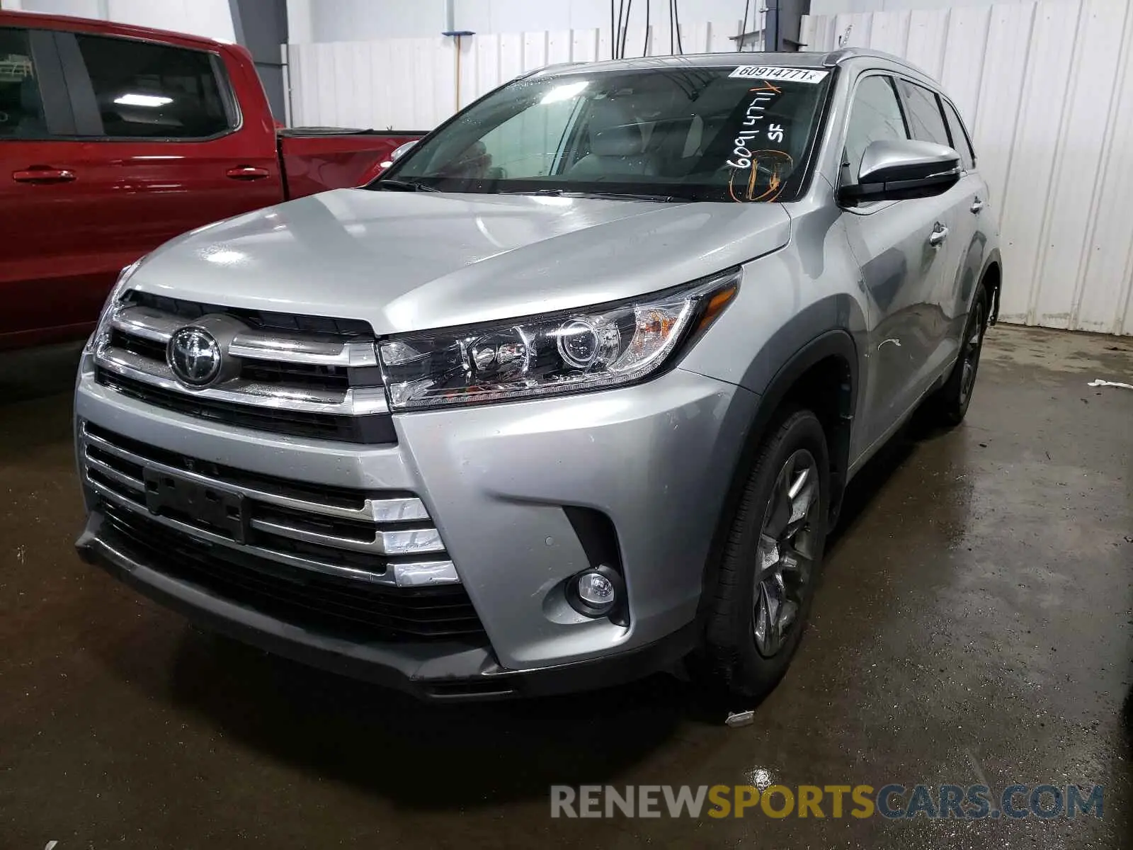 2 Photograph of a damaged car 5TDDZRFH2KS962485 TOYOTA HIGHLANDER 2019