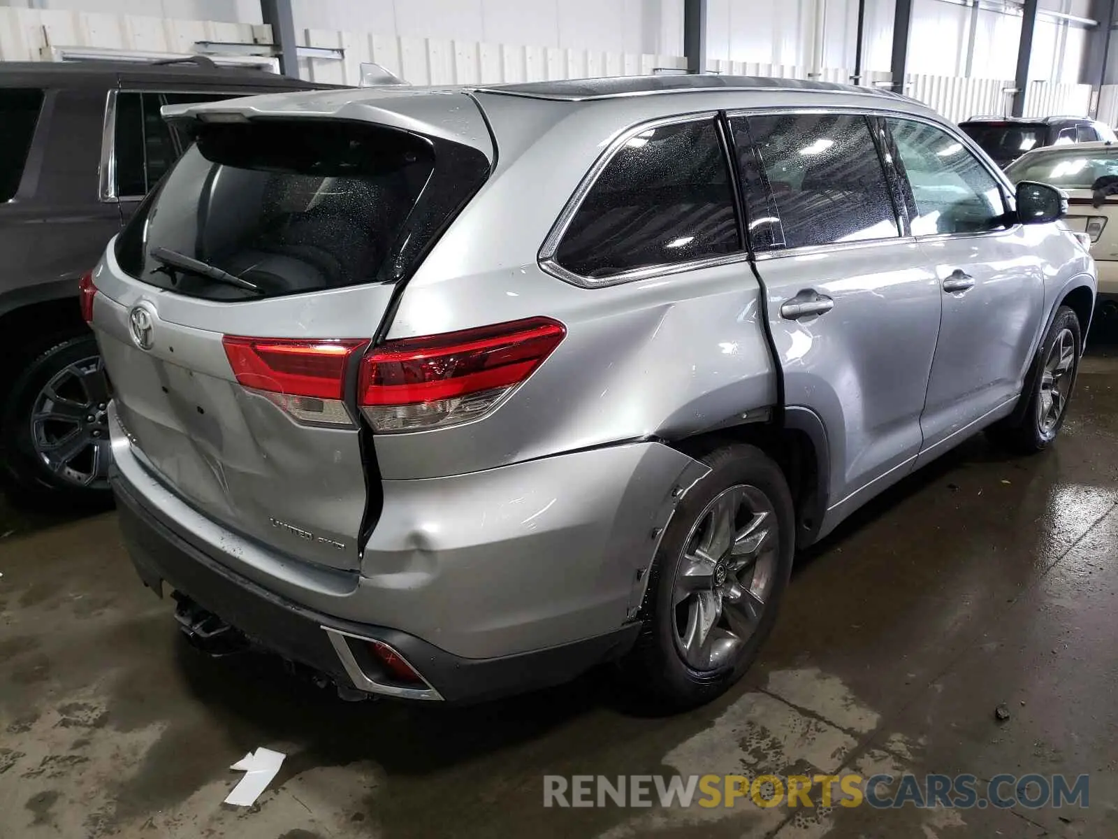 4 Photograph of a damaged car 5TDDZRFH2KS962485 TOYOTA HIGHLANDER 2019