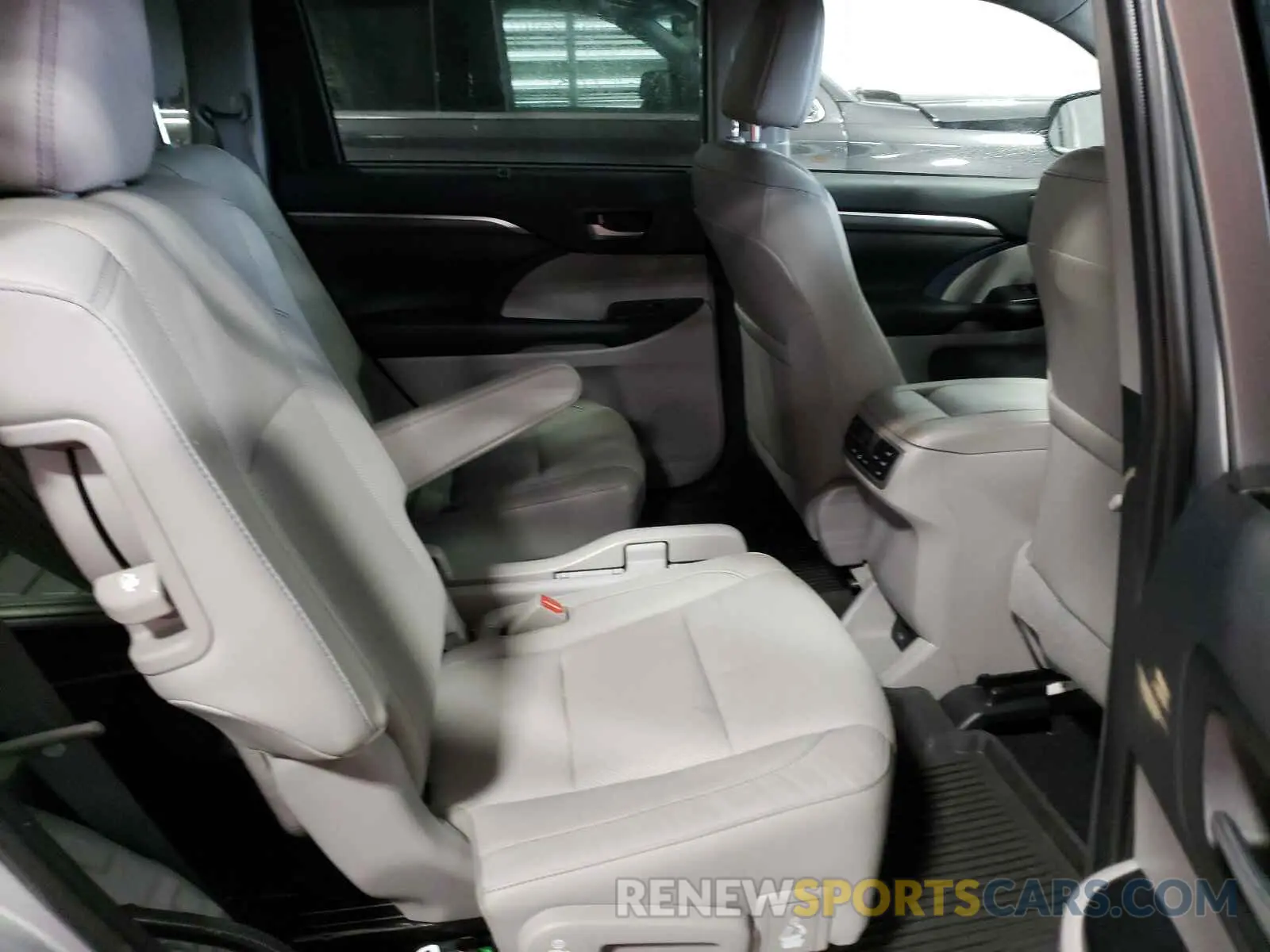 6 Photograph of a damaged car 5TDDZRFH2KS962485 TOYOTA HIGHLANDER 2019