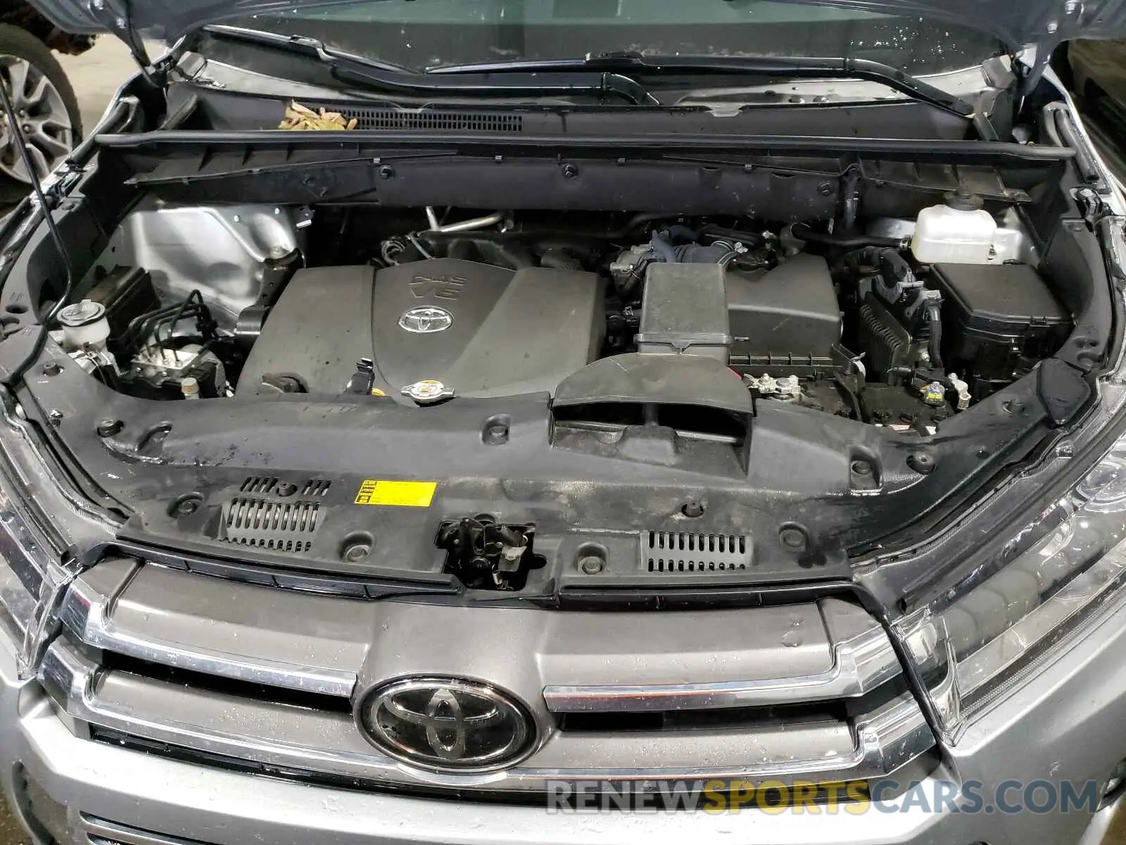 7 Photograph of a damaged car 5TDDZRFH2KS962485 TOYOTA HIGHLANDER 2019