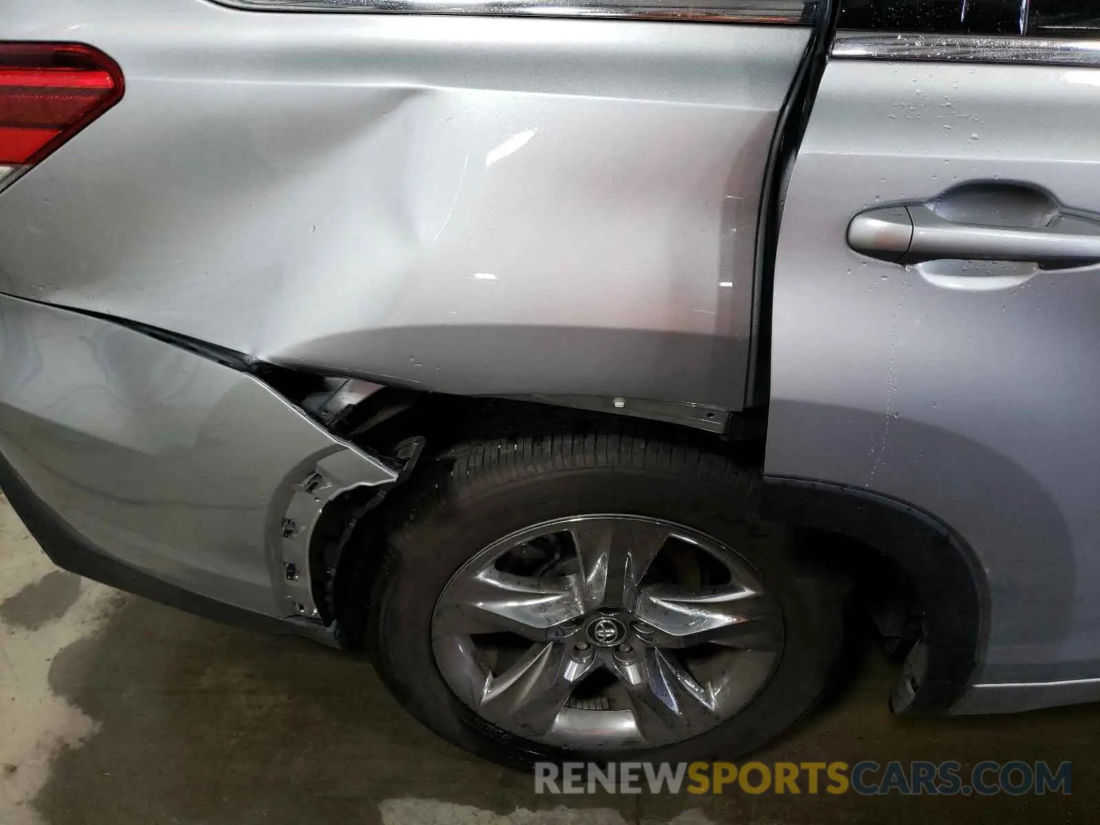 9 Photograph of a damaged car 5TDDZRFH2KS962485 TOYOTA HIGHLANDER 2019