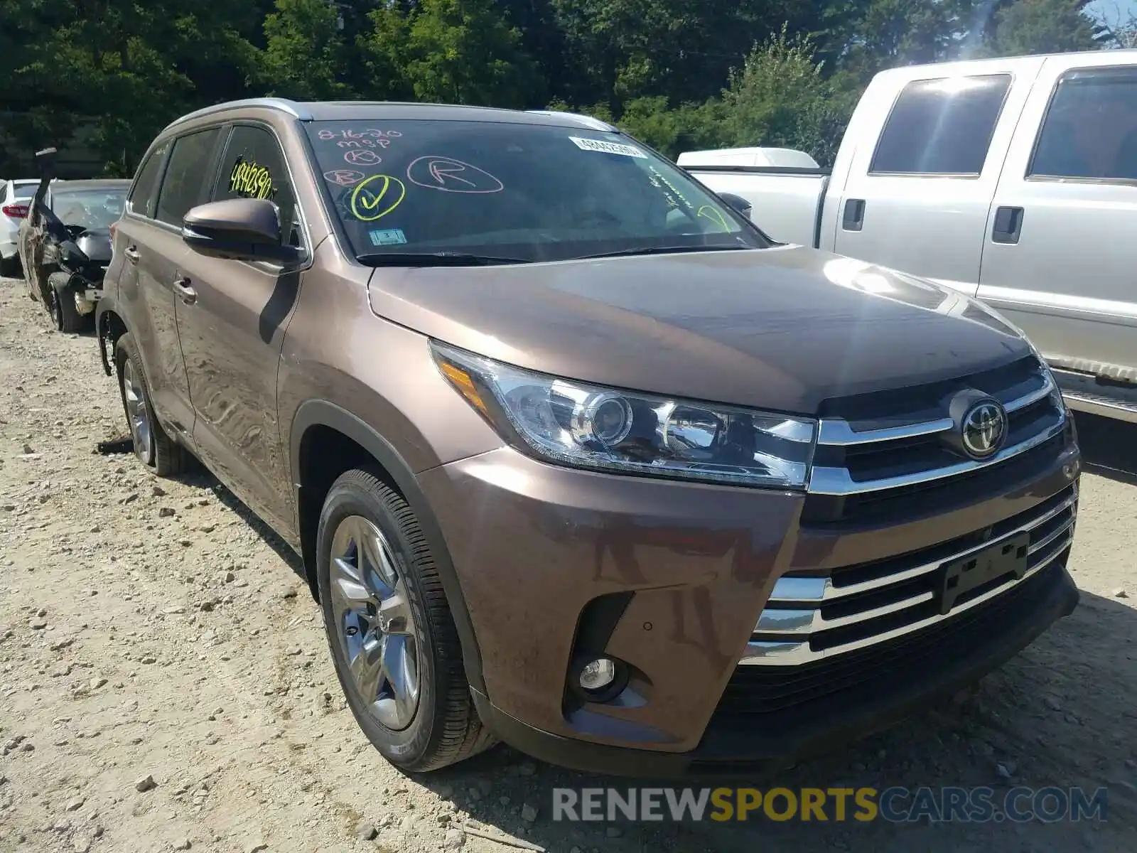 1 Photograph of a damaged car 5TDDZRFH2KS991095 TOYOTA HIGHLANDER 2019