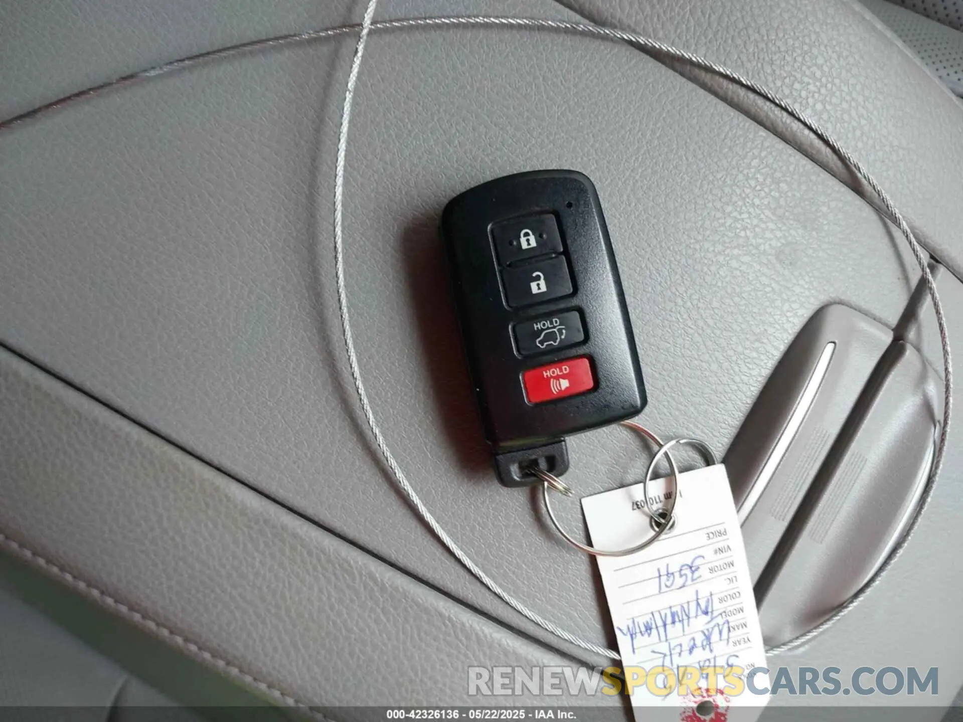 11 Photograph of a damaged car 5TDDZRFH2KS993591 TOYOTA HIGHLANDER 2019